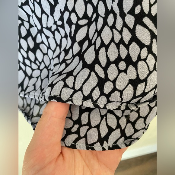 EUC Donna Karan 2 Layer Blouse - Picture 5 of 8